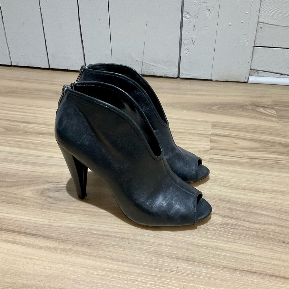 Vince Camuto leather heels
